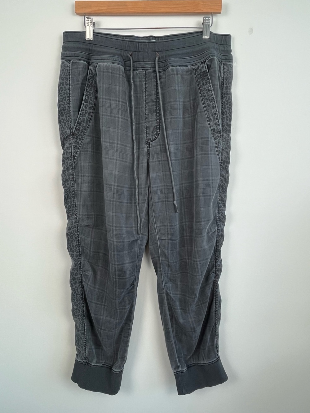 By Anthropologie Kallie Lyocell Lounge gray plaid & animal print joggers, Large.